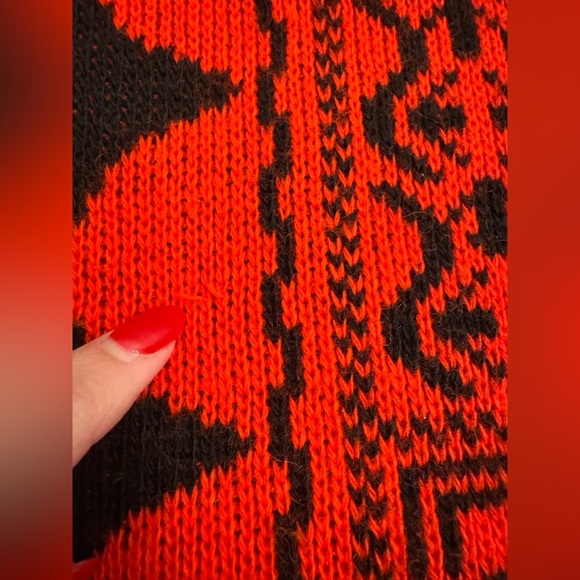 VINTAGE! Red and Black Wool Blend Patterned Skirt Set, sz M - Picture 3 of 13